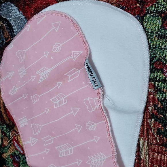 ๐ค10/$10 Pink Arrows Burp Cloth NWOT - Picture 1 of 1